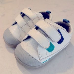 SEE KAI RUN Boys Toddler Sneakers👟Size5 LIKE NEW; Velcro straps, white like new
